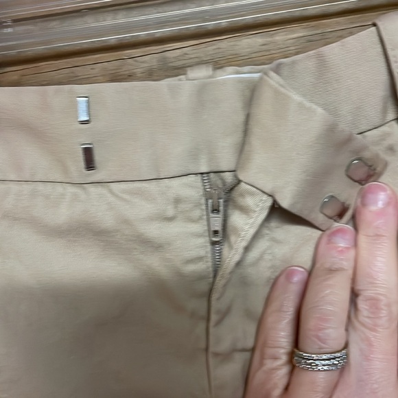 Banana Republic size 6P Martin Fit Khaki Color Mid-rise 10.5” Inseam Shorts - Picture 4 of 11